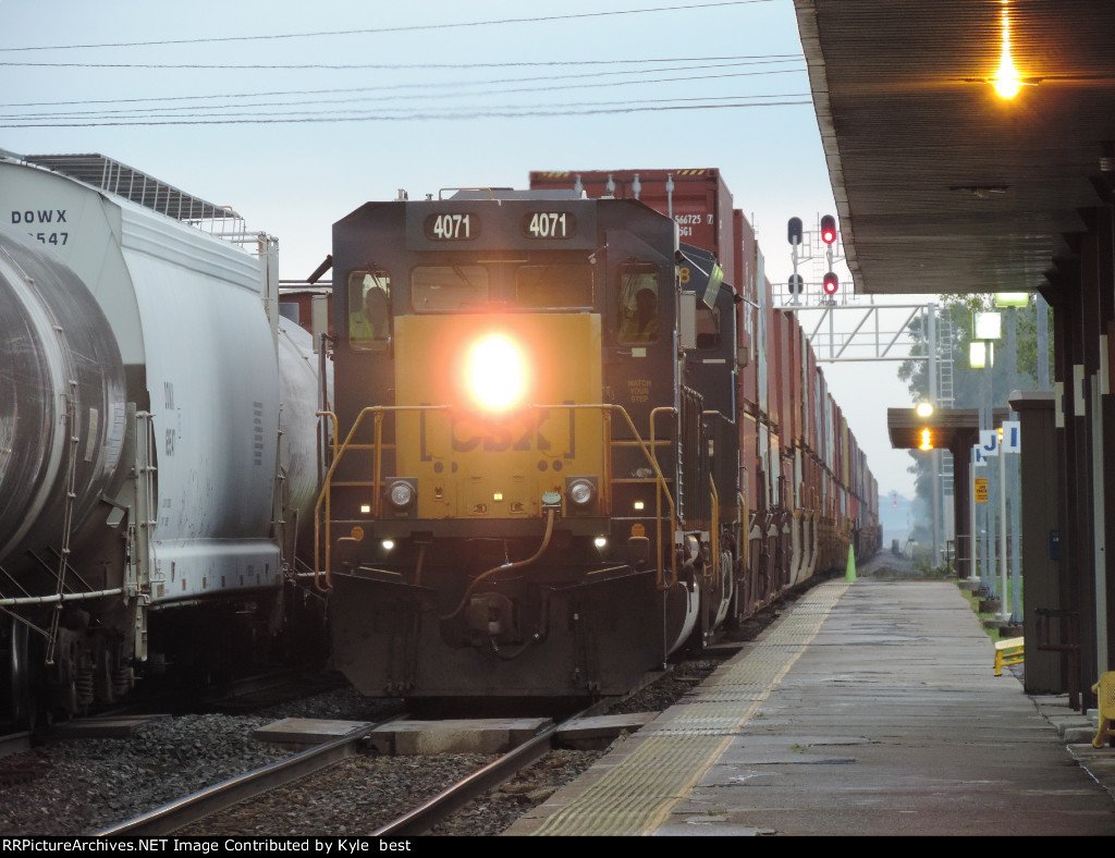 CSX 4071 on I169